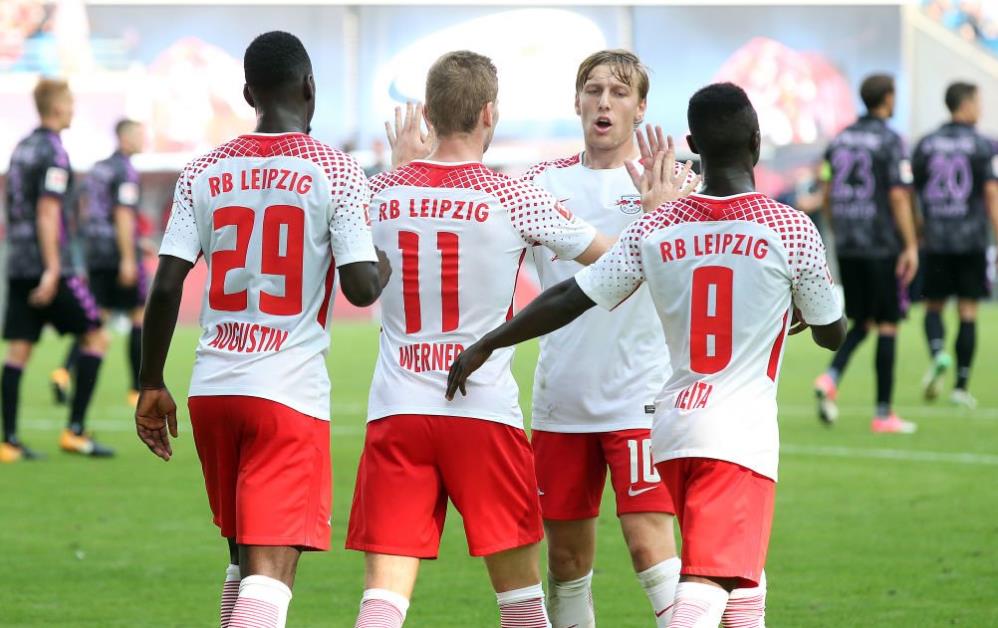 特狮：我没事，早上在巴塞罗那训练，将回吉达加入球队训练营