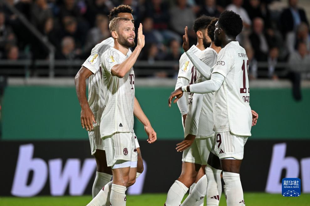 曼联，把选帅变成一部大片