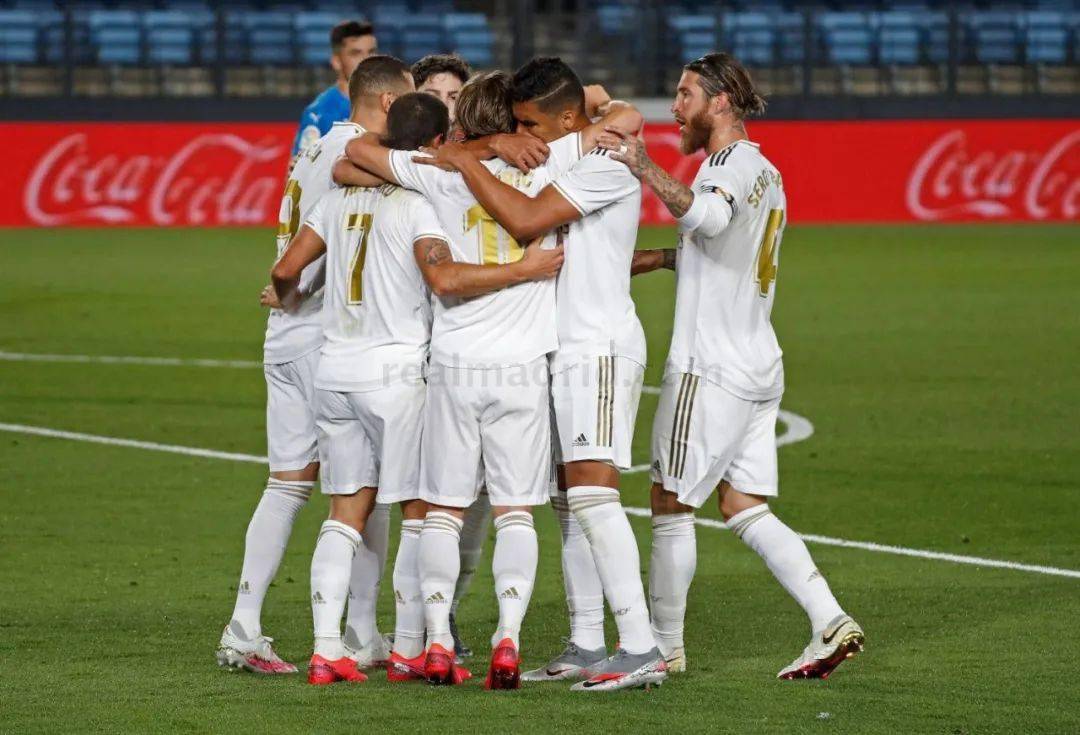 亚冠-路易斯失点米内罗进球被吹 申花0-2神户胜利船