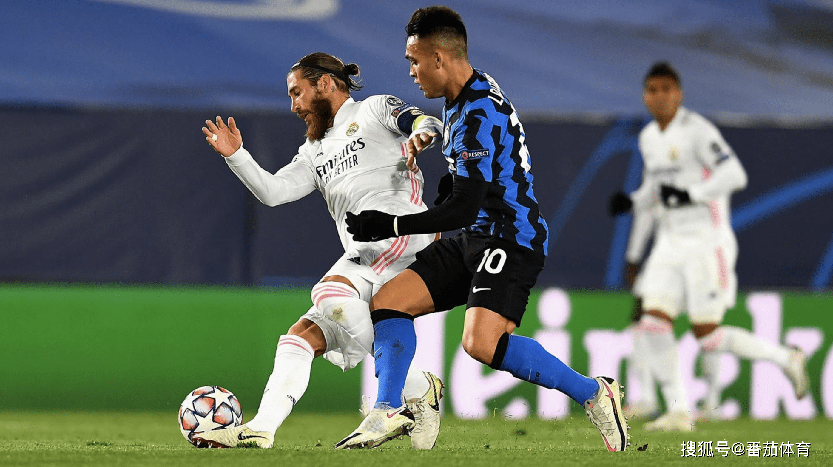 意甲媒体透露：从西汉姆联签下菲尔克鲁格后，AC米兰目前正计划补强边路阵容